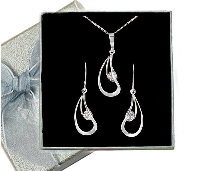 480/216  komplet srebrny z błyszczącymi cyrkoniami