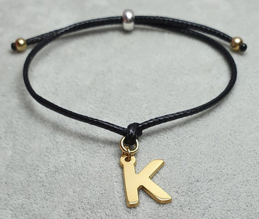 1116 bransoletka z dowolną literką, złota na sznureczku s. 925