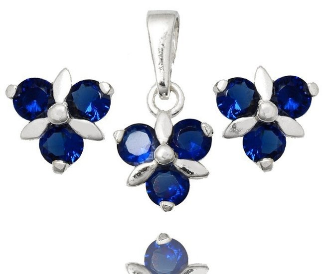 480/331  Komplet srebrny 925, kwiatuszki z cyrkonią niebieską kolczyki, wisiorek .