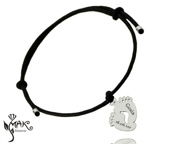 BR809 BRANSOLETKA z grawerem na sznureczku stópki