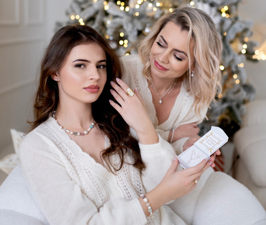 1726/12 złocony pierścionek z owalem z masy perłowej