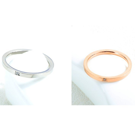 599/957 pierścionek obrączka stalowa delikatna z cyrkonią