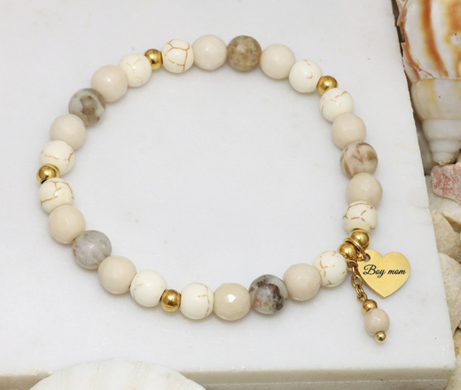 beżowa bransoletka z grawerem na gumce kamienie naturalne 1828