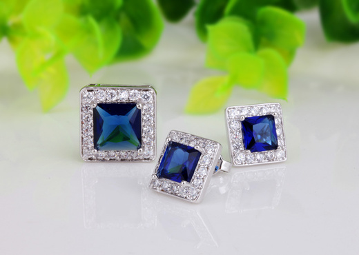 599/433 komplet kolczyki i wisiorek z niebieskimi kwadratami plus łańcuszek