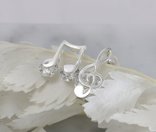 1861/1 kolczyki wkrętki z nutą i kluczem wiolinowym wysadzane cyrkoniami, srebro 925