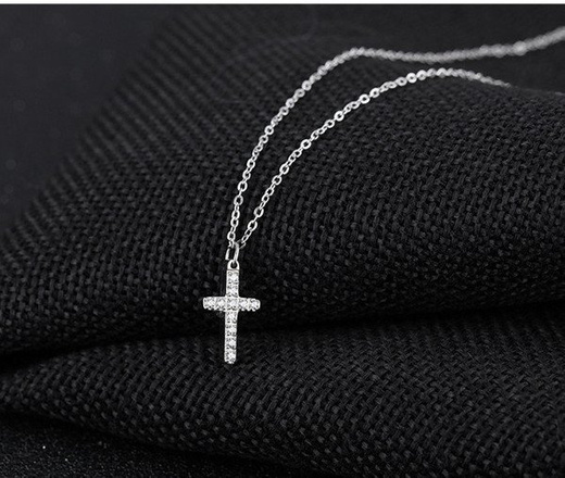 NK599/791 NASZYJNIK stalowy krzyżyk z cykoniami