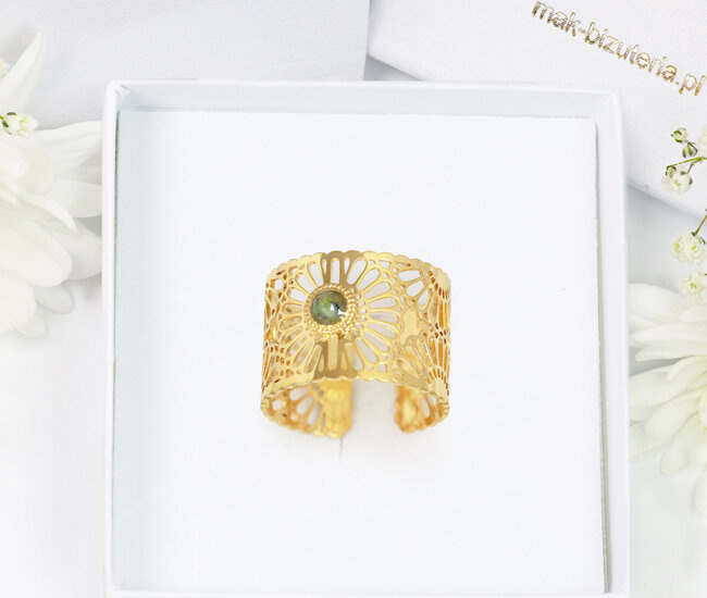 1726/21 pierścionek regulowany złocony z kamieniem naturalnym i ażurowymi wzorami