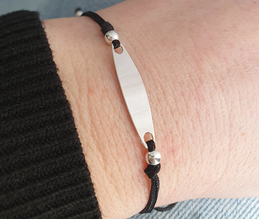 1337 BRANSOLETKA Z GRAWEREM srebrna na sznureczku