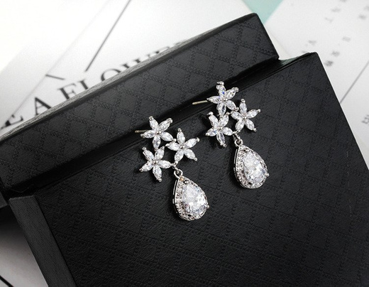 Kol 599/869 Kolczyki na ślub, łezka i kwiatuszki z cyrkonią sztyft