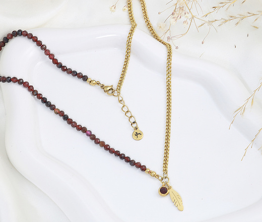 Naszyjnik bordowy z granatem pozłacana stal piórko 1886/1