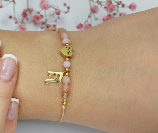 1739 różowa bransoletka pozłacana z grawerem i kamieniami naturalnymi