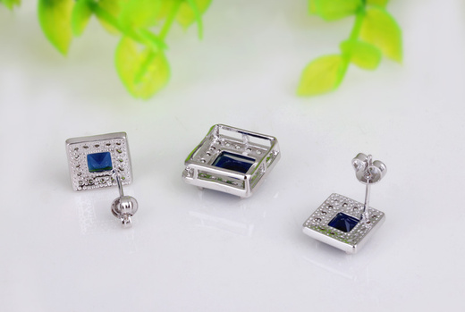 599/433 komplet kolczyki i wisiorek z niebieskimi kwadratami plus łańcuszek