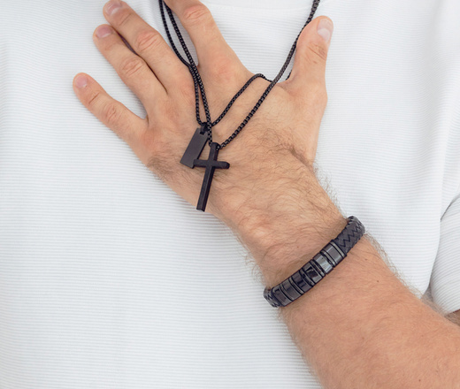 Bransoletka męska z grawerem czarna skóra 1858/2 pięć przekładek