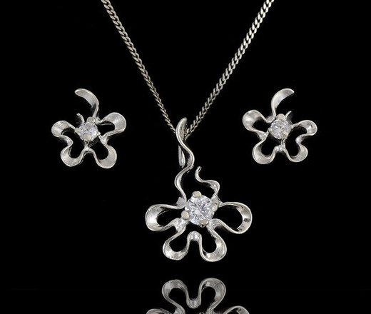 480/130 komplet srebrny kwiatuszki z błyszczącymi cyrkoniami