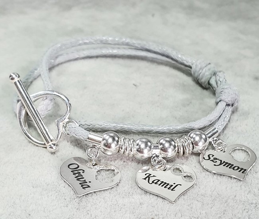 1221 bransoletka grawerowana srebrna 925 na sznurku serca