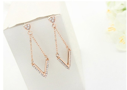 Kol 599/585 KOLCZYKI długie, różowe złoto, z cyrkoniami, litera V