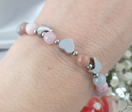 1601 bransoletka z sercem i stopkami grawerowanym kamienie naturalne