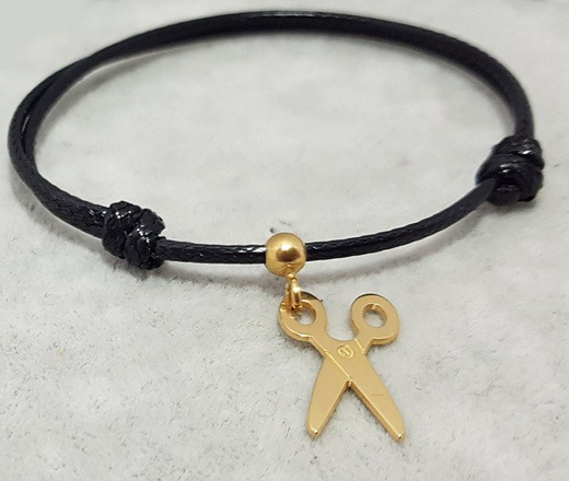 1056 BRANSOLETKA Z GRAWEREM nożyczki złote na sznureczku