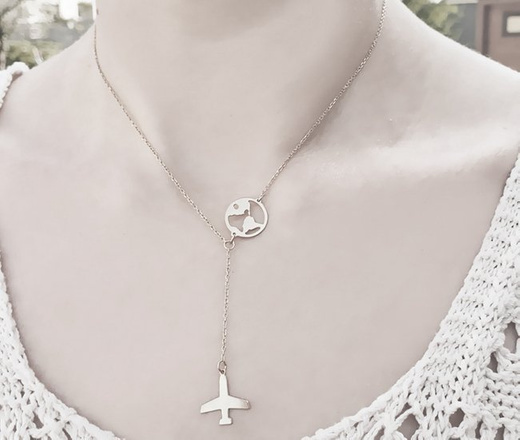 1286 Naszyjnik srebrny 925 lub pozłacany, kula ziemska globus samolot