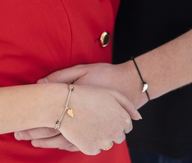 bransoletki dla pary na sznureczku 1752/5 połówki serca z grawerunkiem stalowe