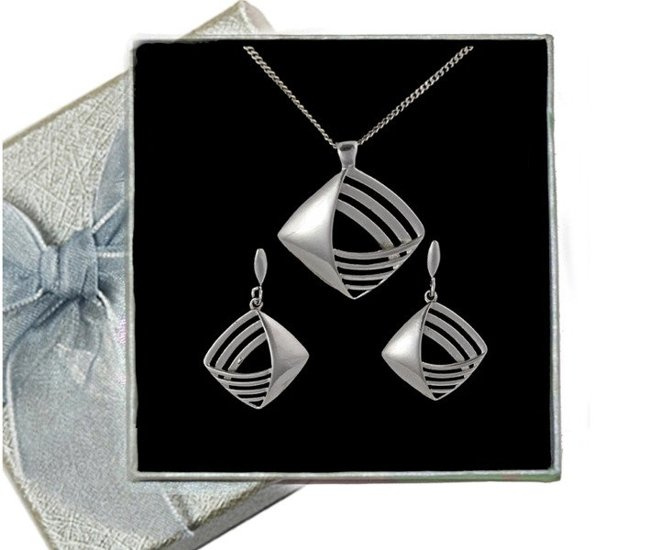 480/219  komplet srebrny w kształcie kwadratów