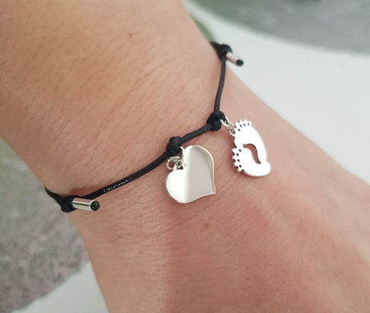 Br1003 BRANSOLETKA Z GRAWEREM srebrna na sznurku zawieszka delikatna tanio