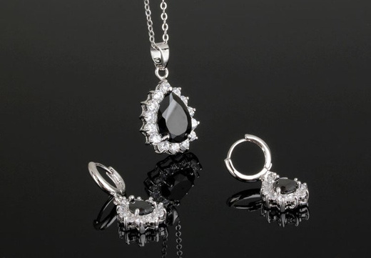 KPL 599/582 komplet kolczyki i wisiorek z czarnymi łezkami plus łańcuszek, srebrny