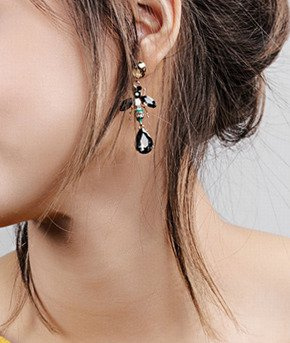 Kol 599/766 KOLCZYKI muchy, długie pozłacane z cyrkoniami