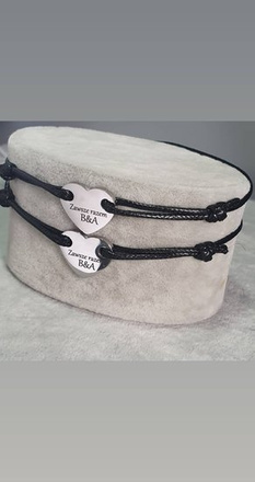 731 bransoletki z grawerowanymi serduszkami dla pary dla przyjaciół