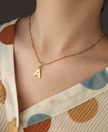 1132 naszyjnik z literką, alfabet, dowolny inicjał złoty