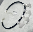 Br1005 bransoletka z grawerem 2 zawieszki na rzemyku skórzanym stópki serce