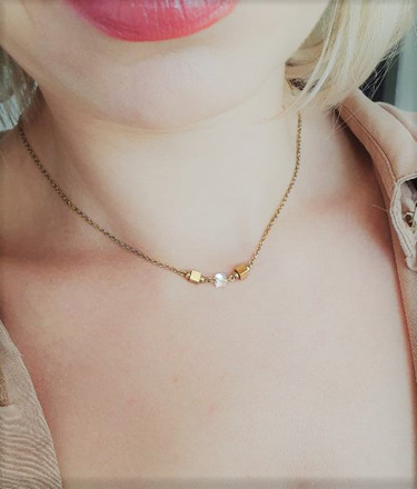 1428 naszyjnik pozłacany z kosteczkami swarovski