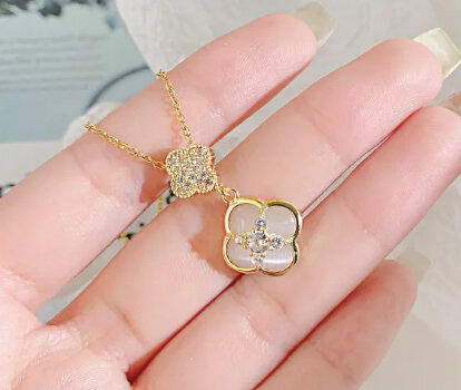 599/1129 naszyjnik złoty stal szlachetna z podwójna koniczynką zdobianą cyrkoniami