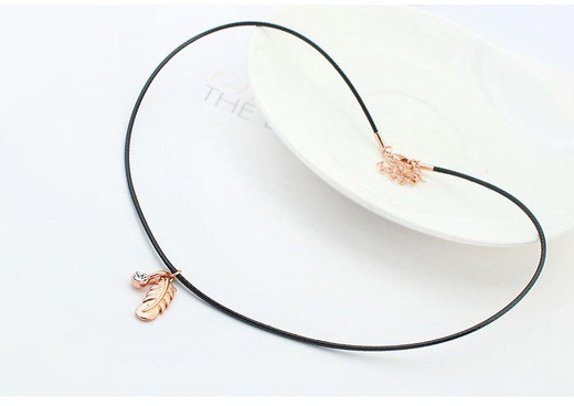 NK599/809 NASZYJNIK choker złocony piórko cyrkonia