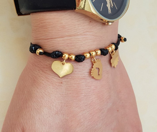 1058 BRANSOLETKA Z GRAWEREM złota na sznureczku serce stópki