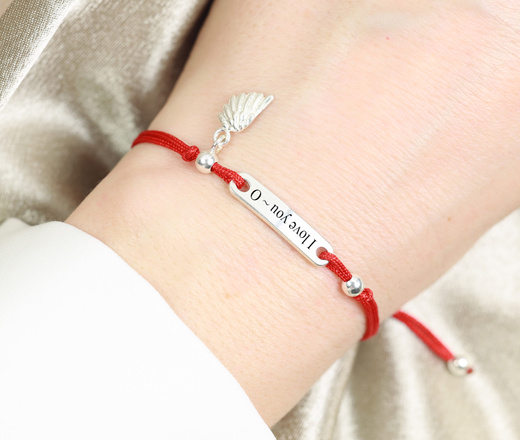 1464 bransoletka srebrna 925 ze skrzydłem grawerowana na sznureczku