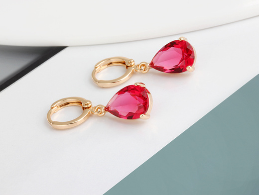 599/621 kolczyki z rubinową łezką, złote