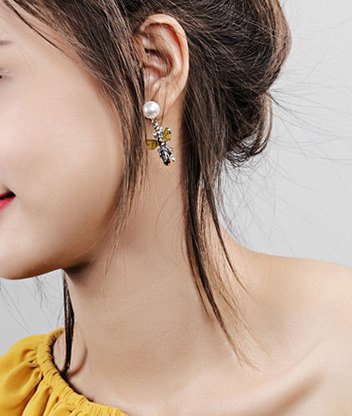 Kol 599/801 KOLCZYKI pszczoły, pokryte emalią