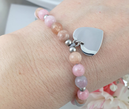 1600 bransoletka z sercem grawerowanym kamienie naturalne