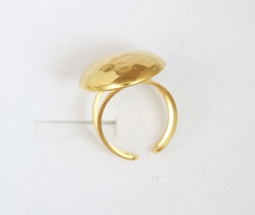 1726/1 masywny pierścionek złocony w kształcie młotkowanego owalu regulowany