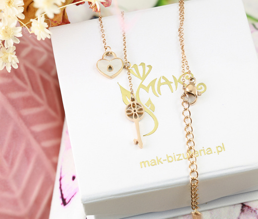 599/1116 Naszyjnik stalowy serce z masą perłową i klucz