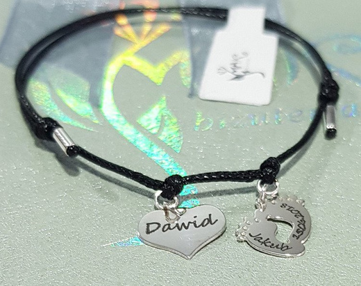 Br1003 BRANSOLETKA Z GRAWEREM srebrna na sznurku zawieszka delikatna tanio