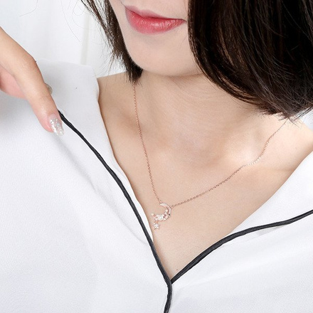 1064/13 Naszyjnik różowe złoto księżyc gwiazdka perełki