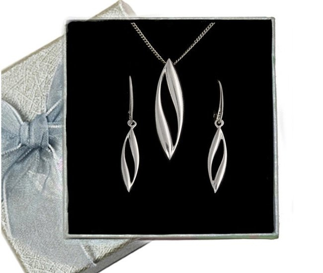 480/132  komplet srebrny w kształcie łez