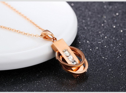 Nk 599/727 NASZYJNIK ze stali kółeczka cyrkonie różowe złoto