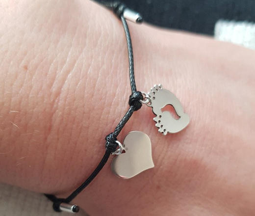 Br1003 BRANSOLETKA Z GRAWEREM srebrna na sznurku zawieszka delikatna tanio