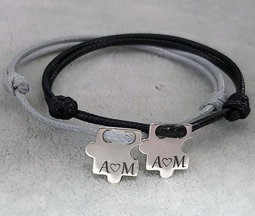 1021 BRANSOLETKI Z GRAWEREM na walentynki PUZZLE srebrne na sznurku