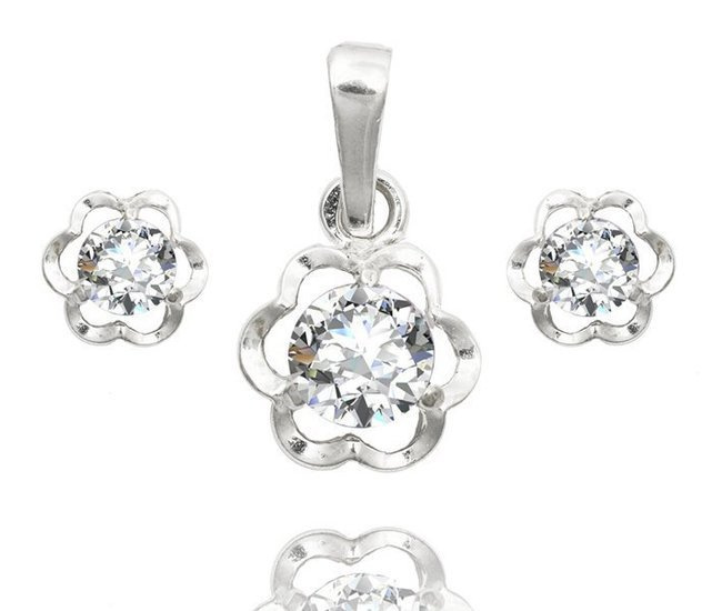 480/290  Komplet srebrny 925,  kwiatki z cyrkonią , kolczyki, wisiorek .