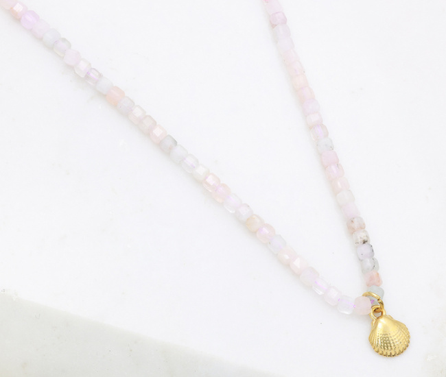 Naszyjnik z muszelką i kamieniami naturalnymi (kunzyt) 1799/11