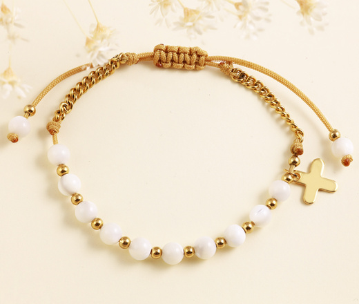 1571/17 bransoletka różaniec złota na sznureczku z koralikami z masy perłowej i krzyżem